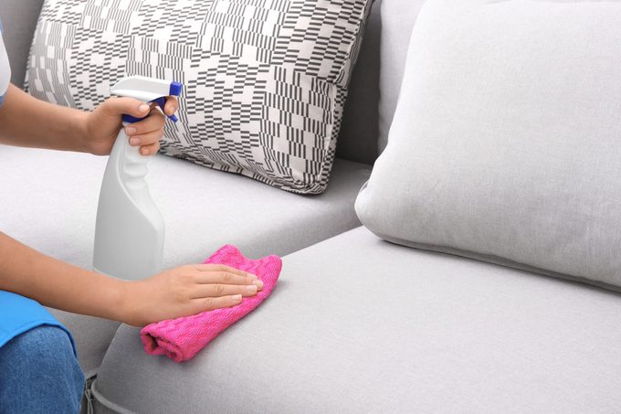 How to Clean a Couch Made of Microfiber with Rubbing Alcohol